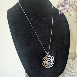 Elegant Silver Rose Pendant Necklace